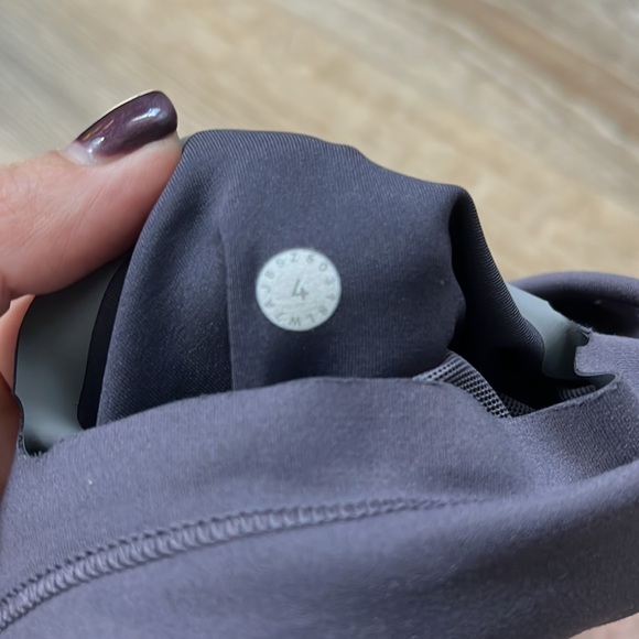 Lululemon High Rise In Movement Shorts Size 4 - Picture 4 of 4